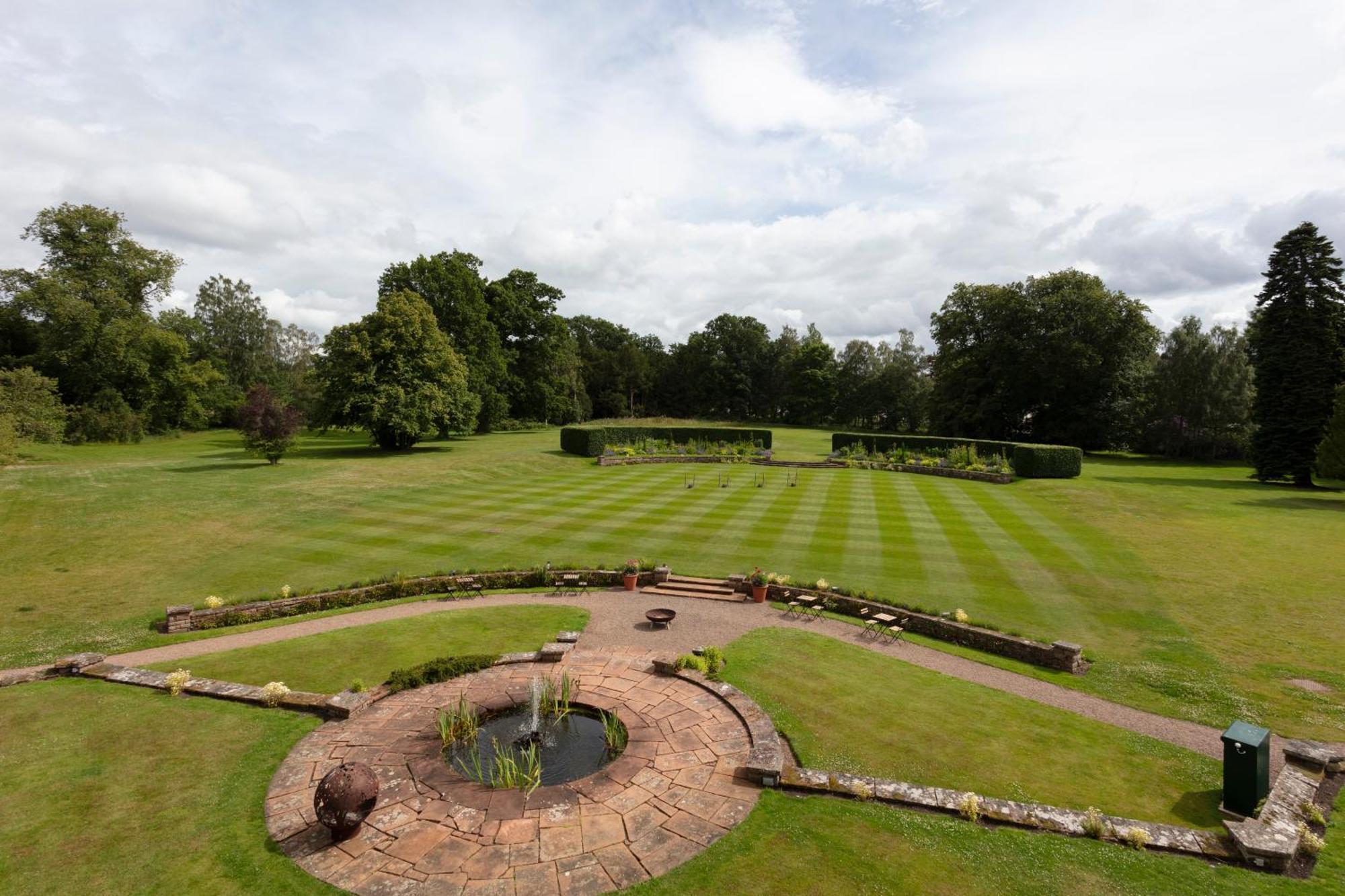 Schloss Roxburghe, Part Of Destination By Hyatt Exterior photo The gardens at the centre