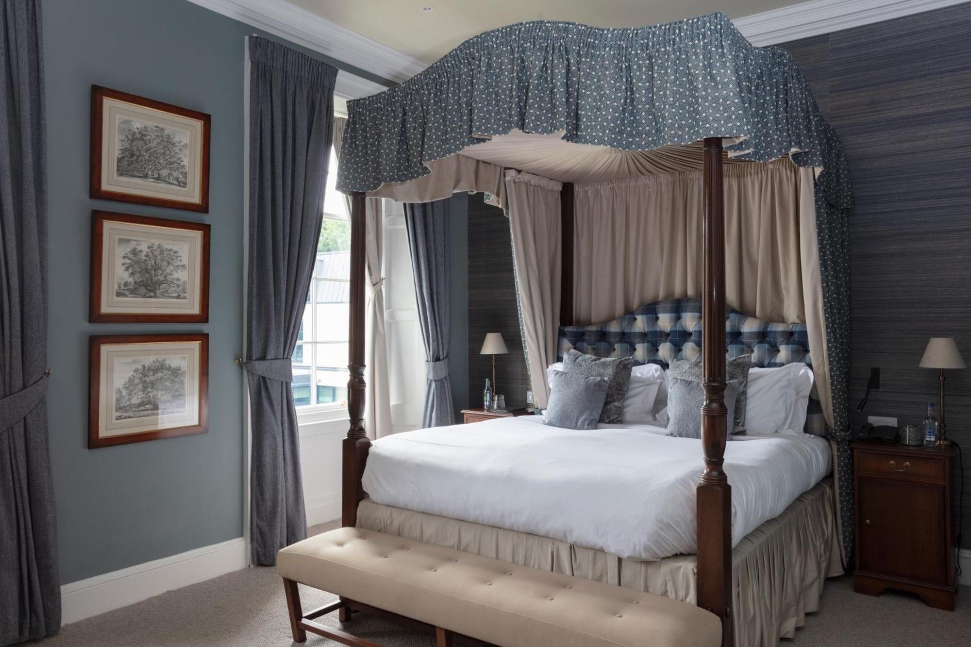 Schloss Roxburghe, Part Of Destination By Hyatt Exterior photo A bedroom at the hotel