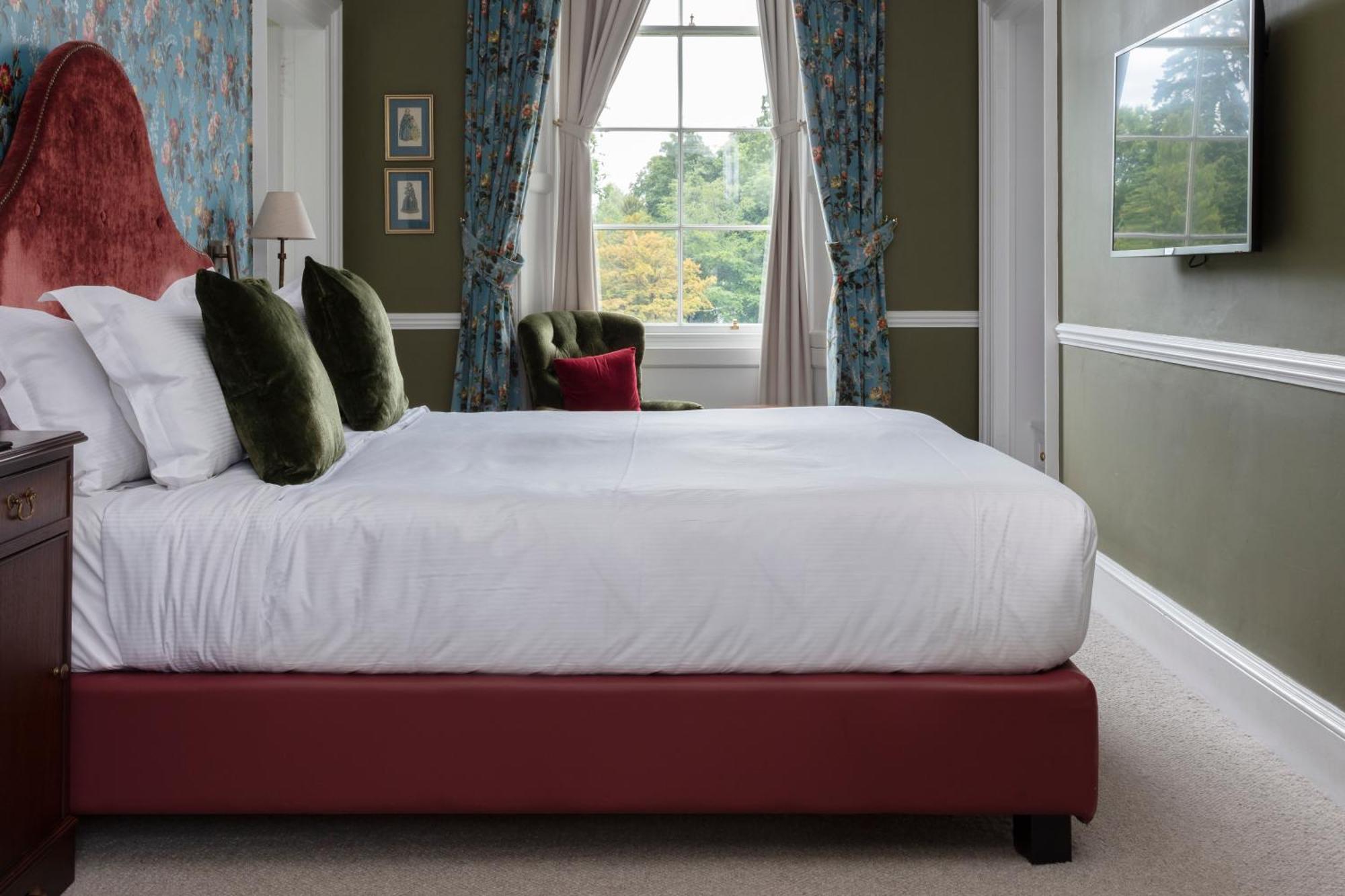 Schloss Roxburghe, Part Of Destination By Hyatt Exterior photo A bedroom at the hotel